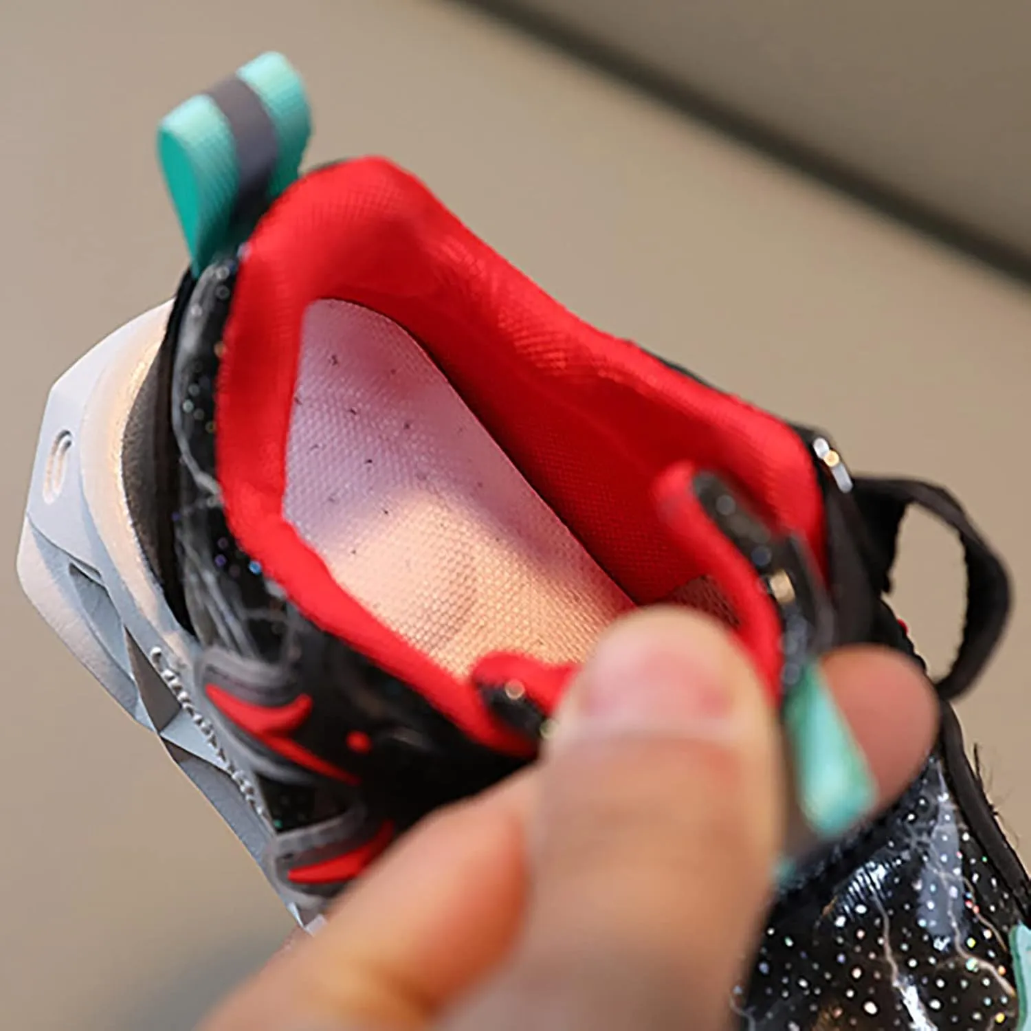 LED Charged Light Up Shoes for Boys Girls Breathable Soft Sole Strap Collision Color Toddler Shoes